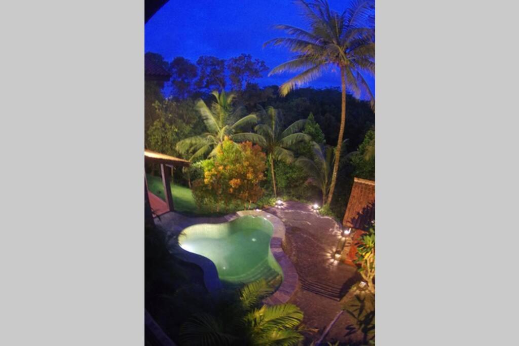 Entire Family Villa with Huge Garden and Swimming Pool - Housity
