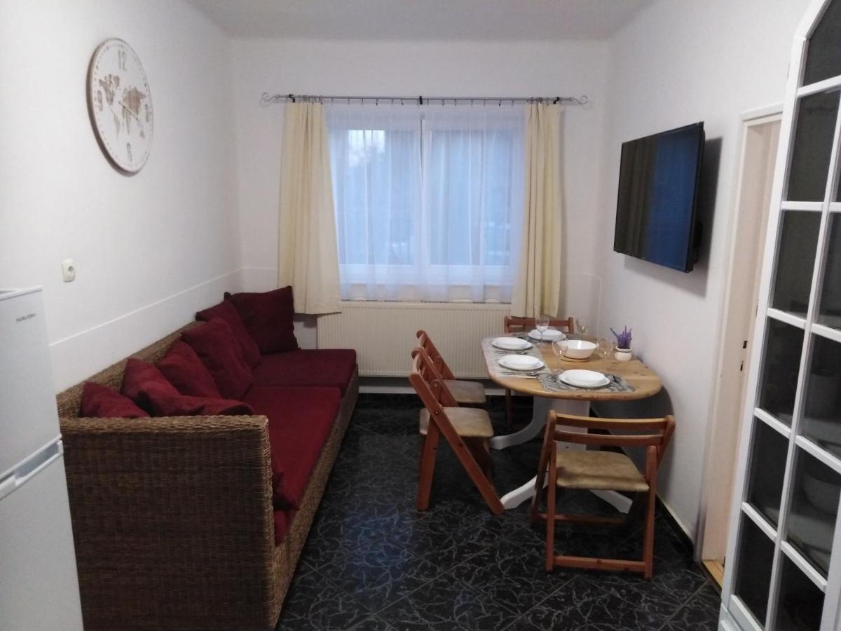 Arinza Apartman Vendégház - Housity