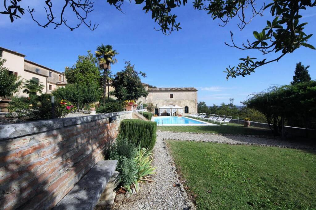Villa La Consuma : casa storica in paese, giardino, piscina, WiFi - Housity