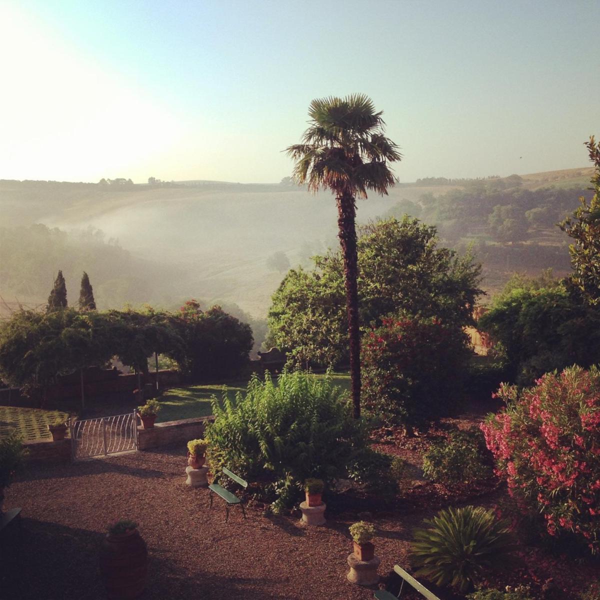 Villa La Consuma : casa storica in paese, giardino, piscina, WiFi - Housity