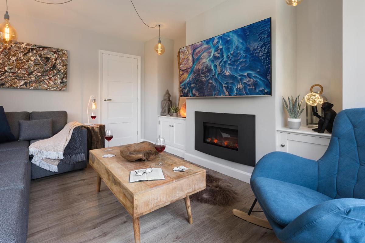 Woodlands Family Retreat Windermere with Hot Tub and Sauna - Housity
