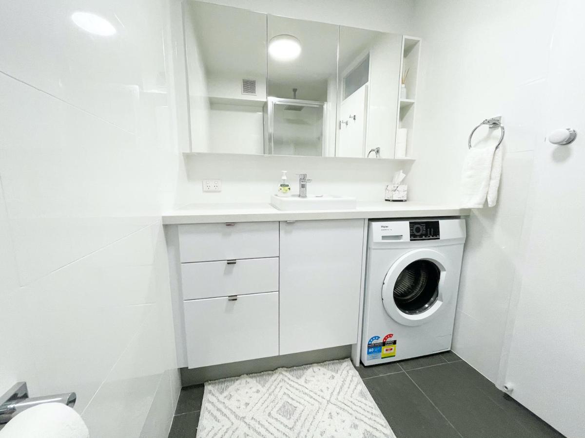 Suitetrails - Studio 101 - First floor Fremantle studio apartment