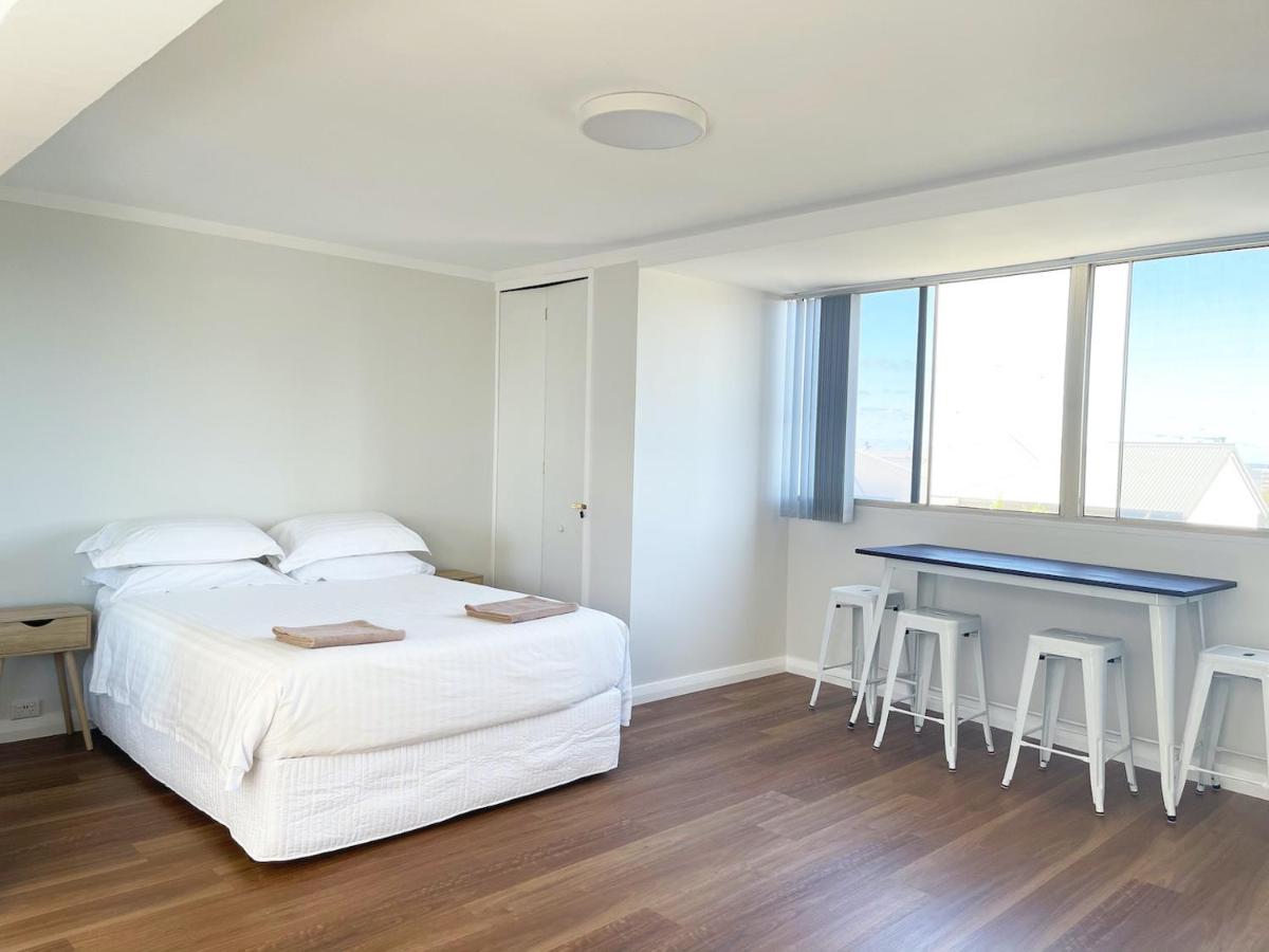 Suitetrails - Studio 101 - First floor Fremantle studio apartment