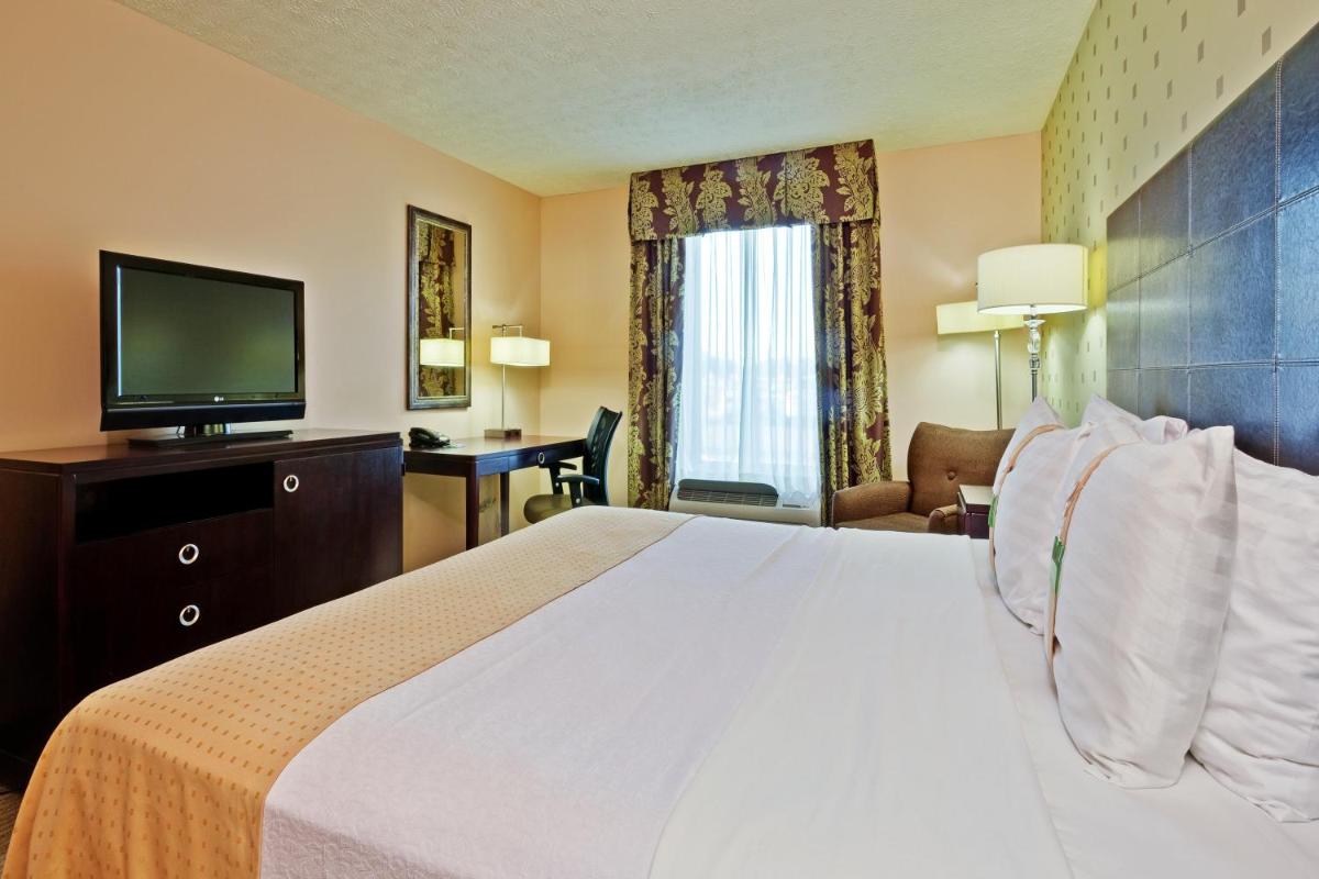 Holiday Inn Bloomington-University Area, an IHG Hotel - Housity