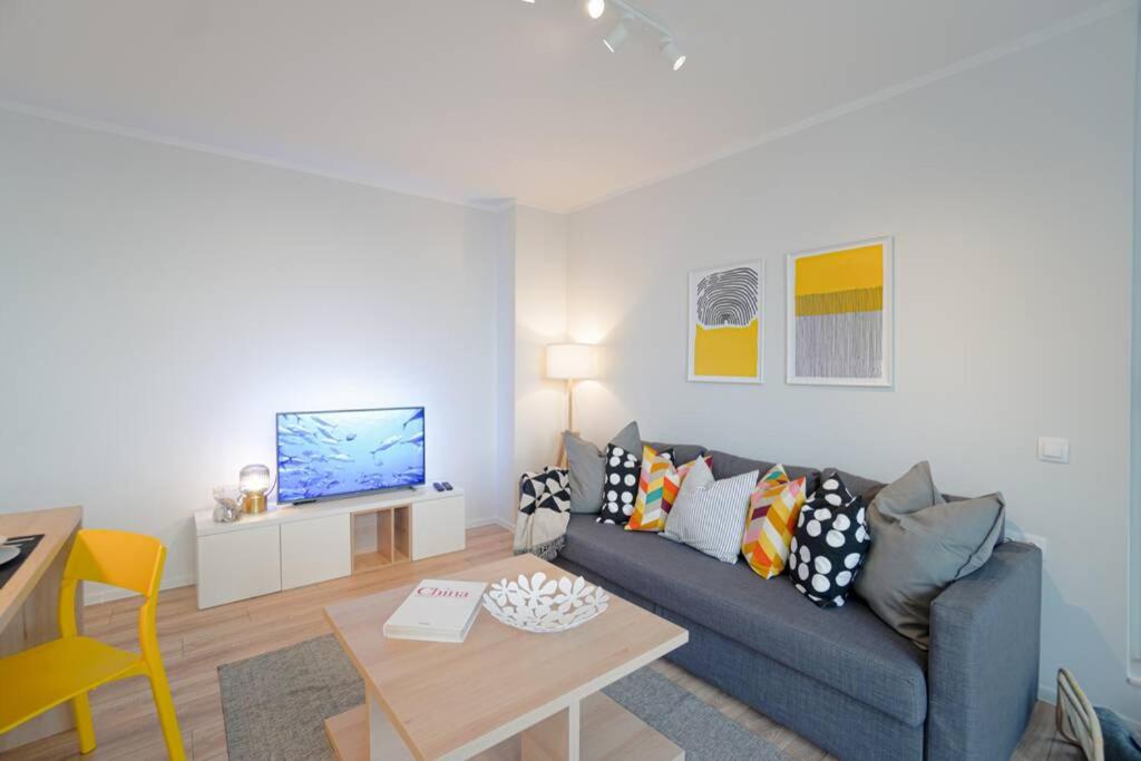 Scandinavian Airy APT in Business Area & Airport - Housity