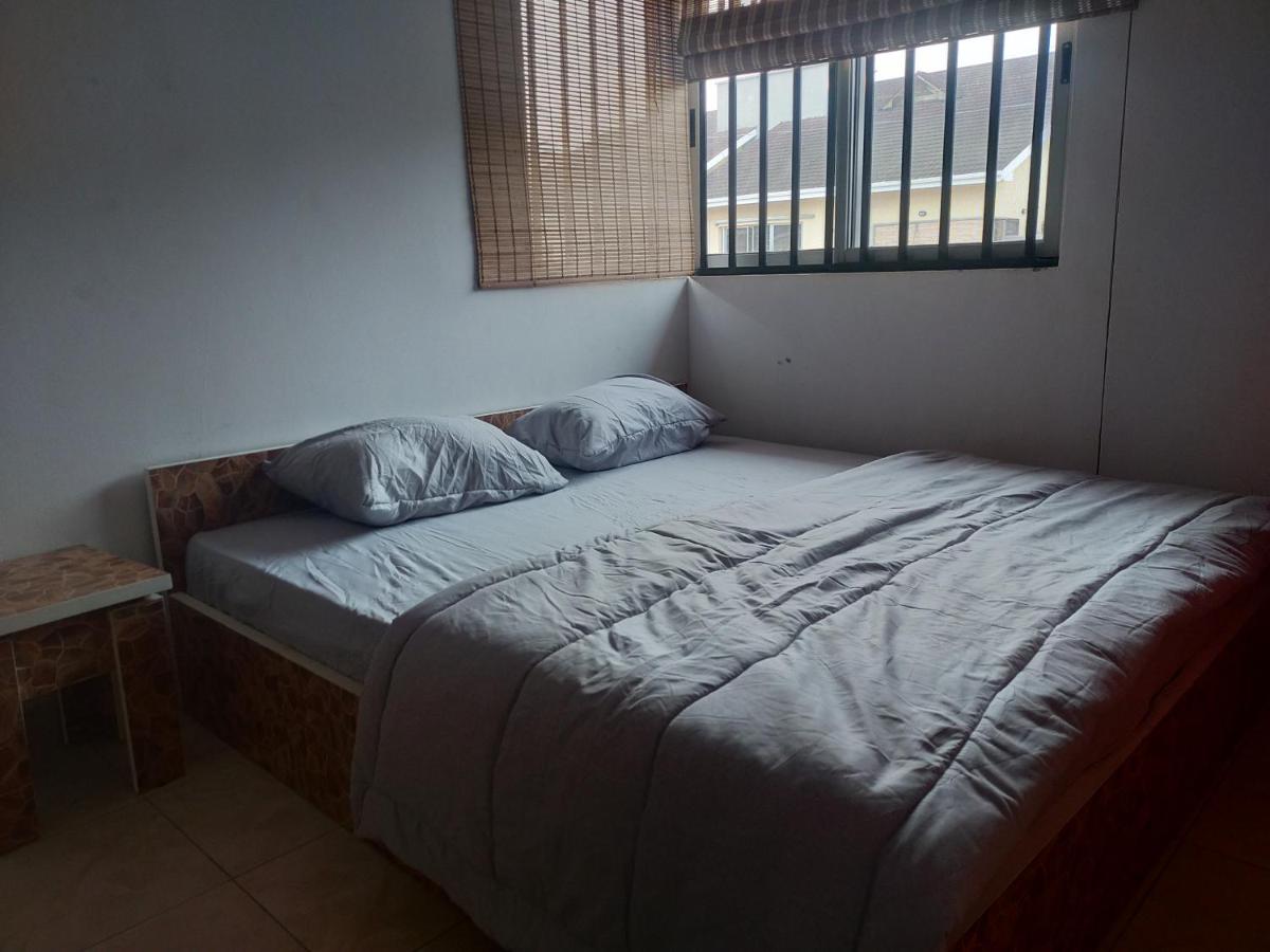 24 Hour Electricity TA Gardens Entire 3 Bedroom Bungalow - Housity
