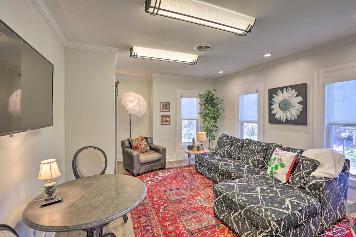 Charming and Walkable Fairport Village Apartment! - Housity
