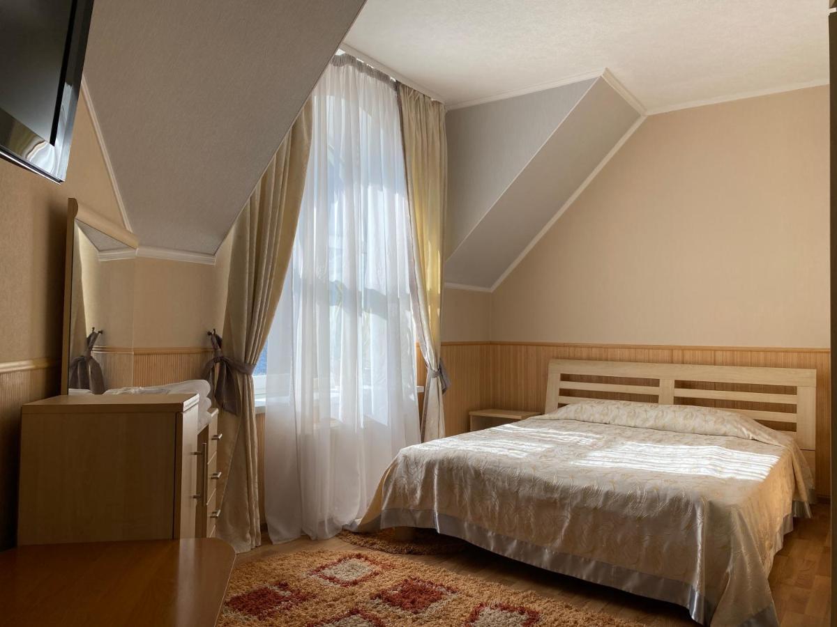 4 sezona kam 39 ianets podils kii - Housity