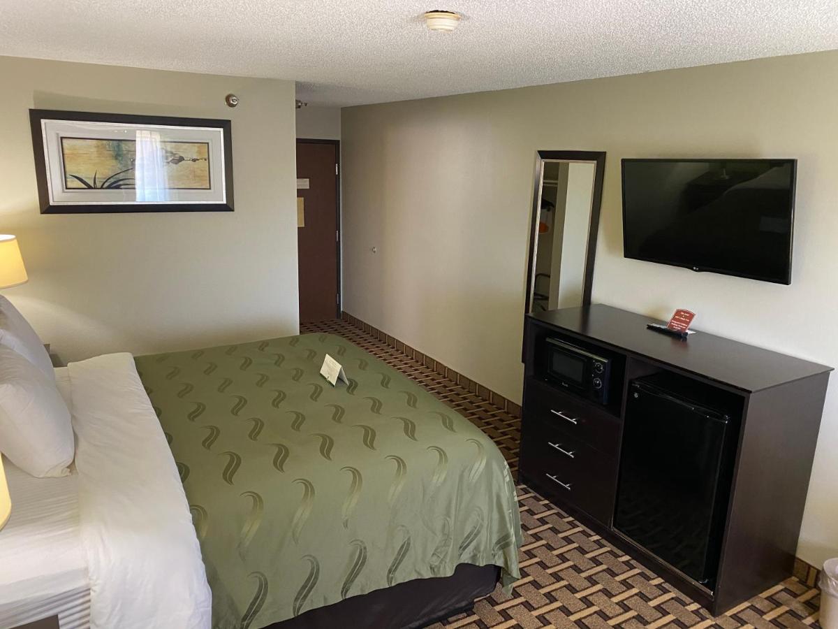 Quality Inn Morton at I-74 - Housity