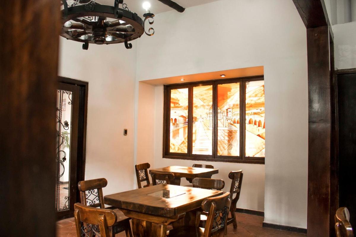 Hotel Los Portales Inn - Housity