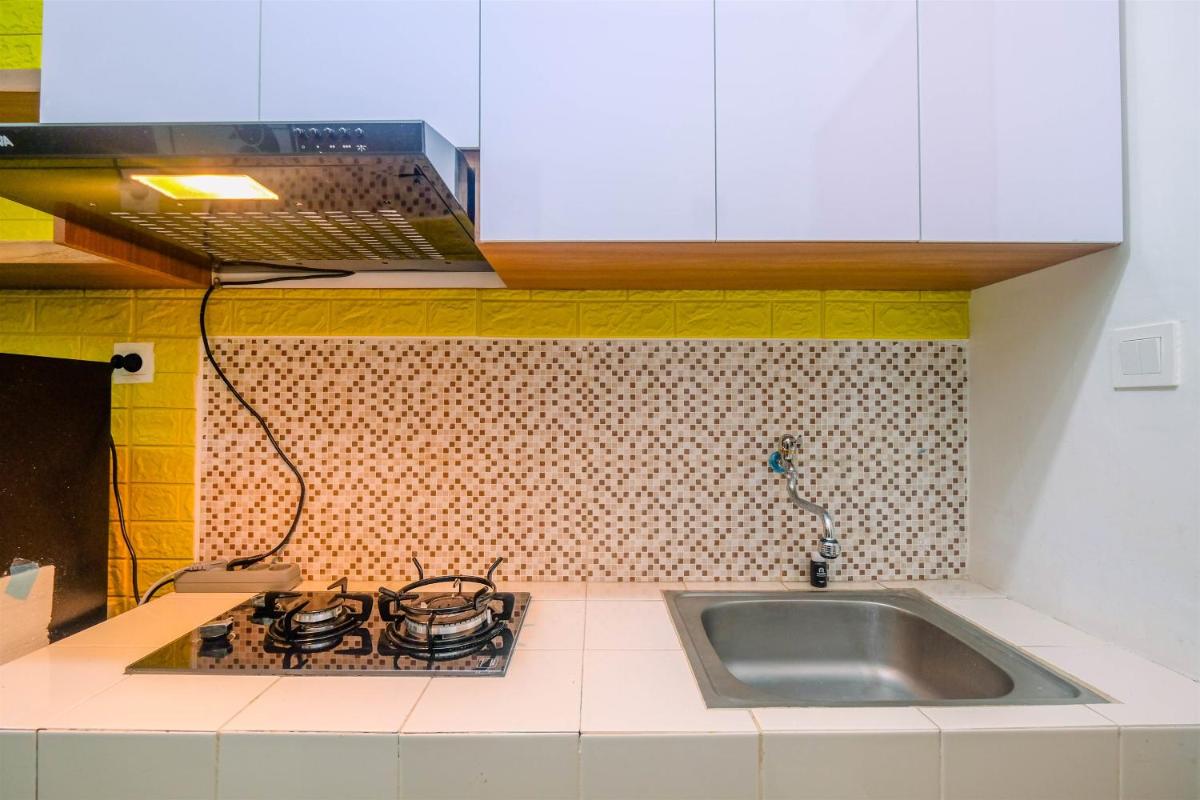 Cozy Studio with Bunk Bed at Dave Apartment near UI By Travelio - Housity