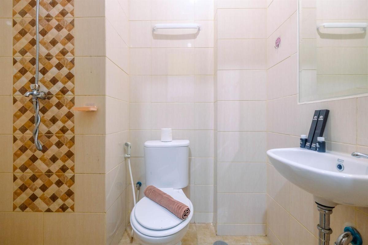 Cozy Studio with Bunk Bed at Dave Apartment near UI By Travelio - Housity