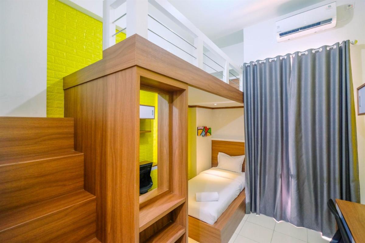Cozy Studio with Bunk Bed at Dave Apartment near UI By Travelio - Housity
