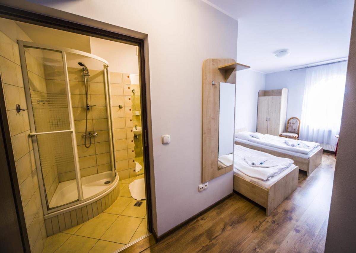 Hotel 4 - Housity