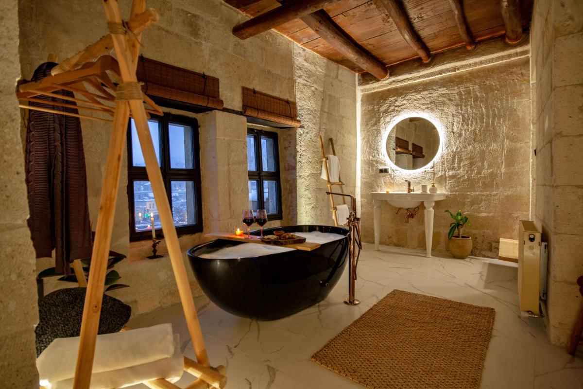 Sato Cave Hotel - Housity