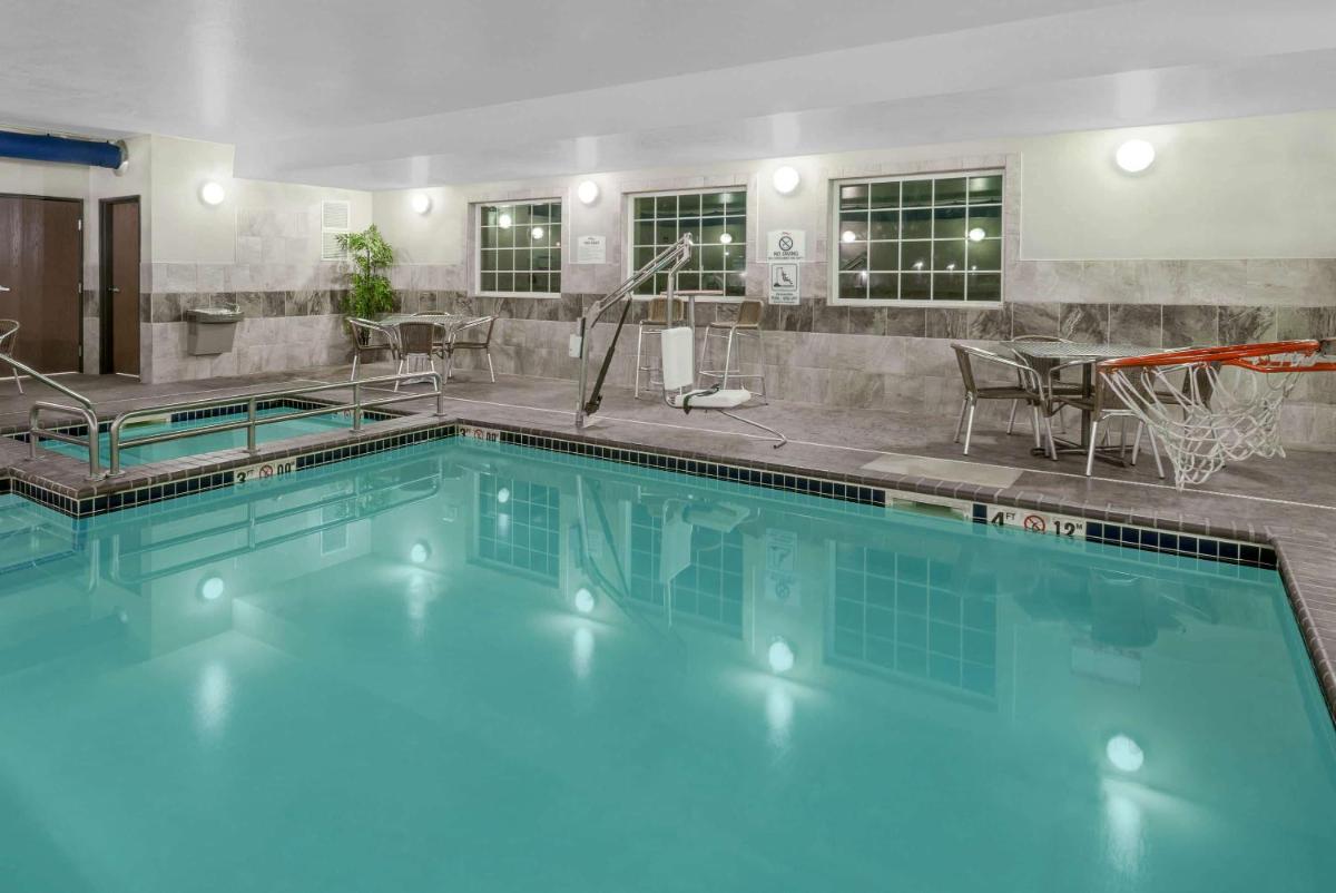Baymont by Wyndham Minot - Housity