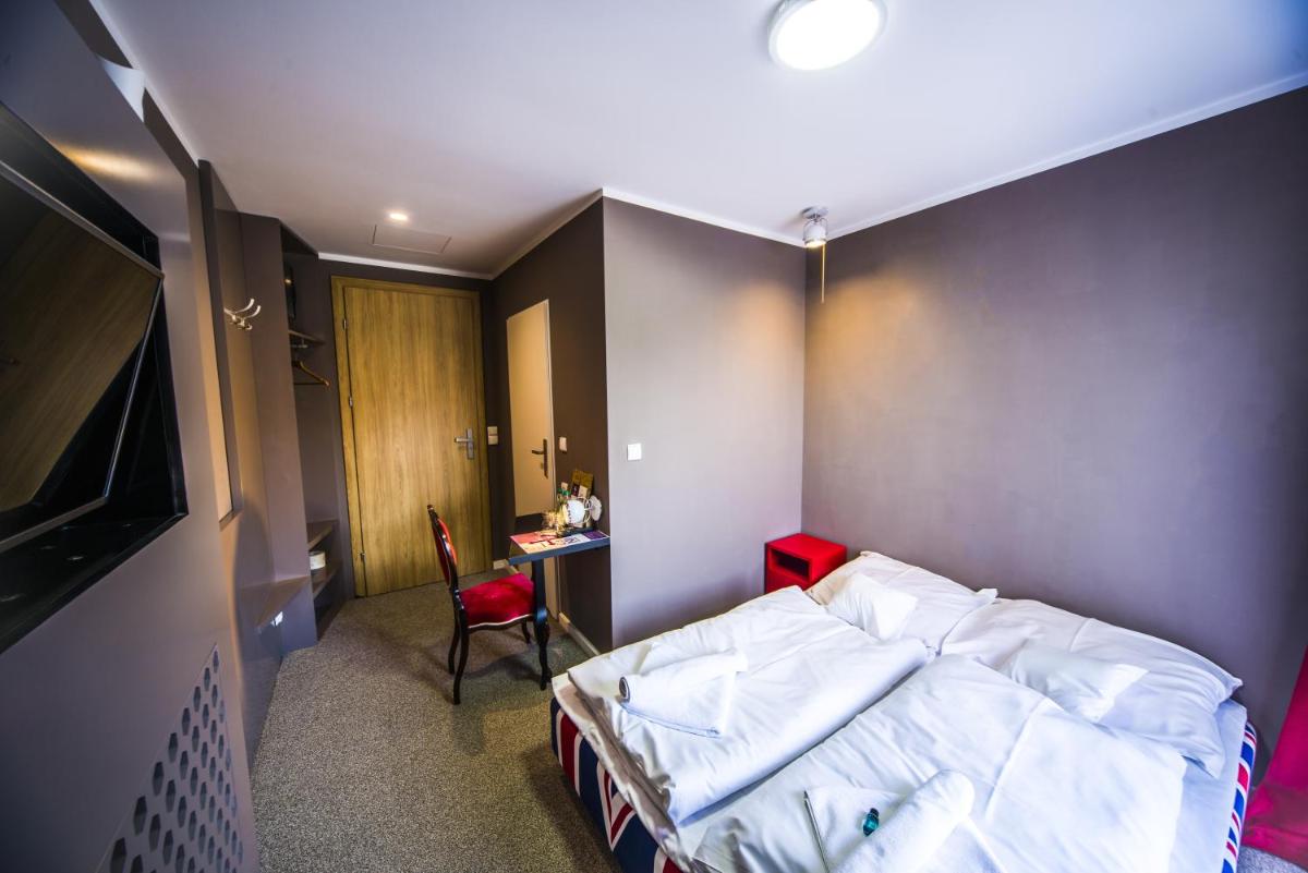 Hotel 4 - Housity