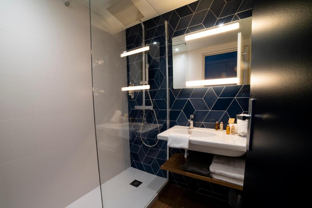 Salle de bains dans l'établissement Mercure Thalasso & Spa Port Fréjus