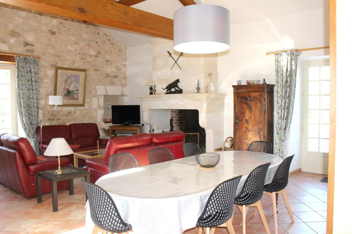 Maison spacieuse a Saint Pierre de Cole avec piscine privee - Housity