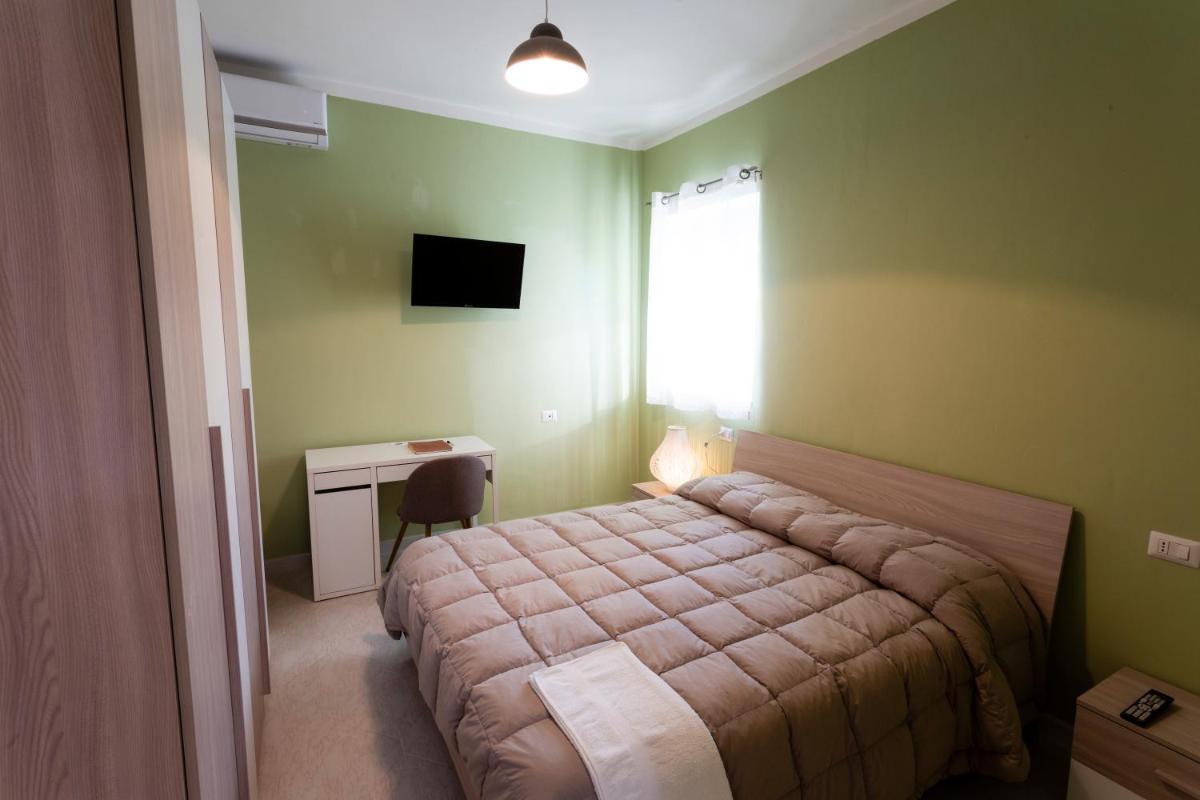All'ombra del pino - Housity