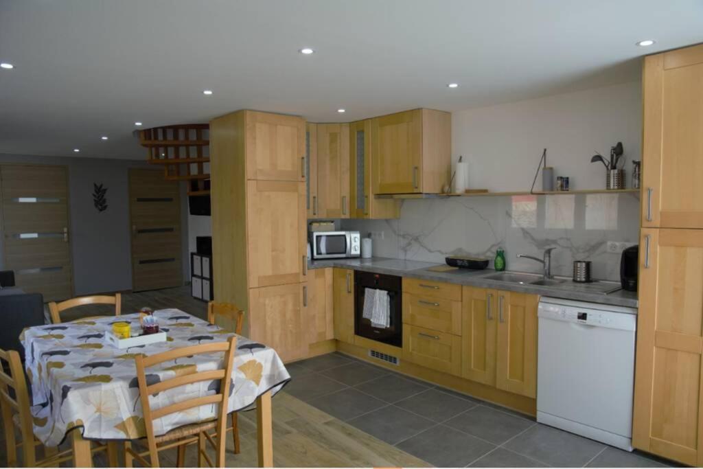 Jolie maison de centre-ville: Le Tournesac - Housity