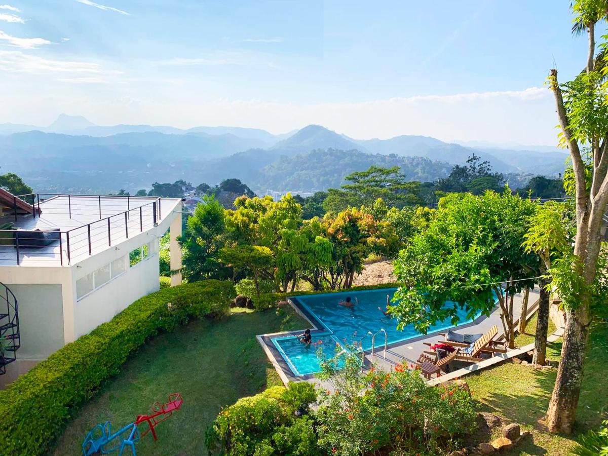 Suitetrails - The Kandyan Villa