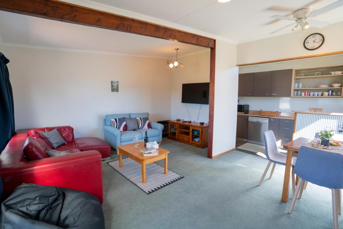 Dee's on Bligh - Te Anau Holiday Home - Housity