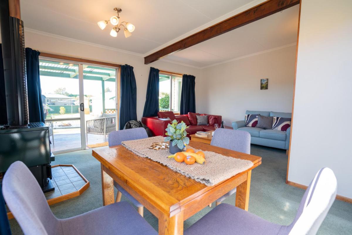 Dee's on Bligh - Te Anau Holiday Home - Housity