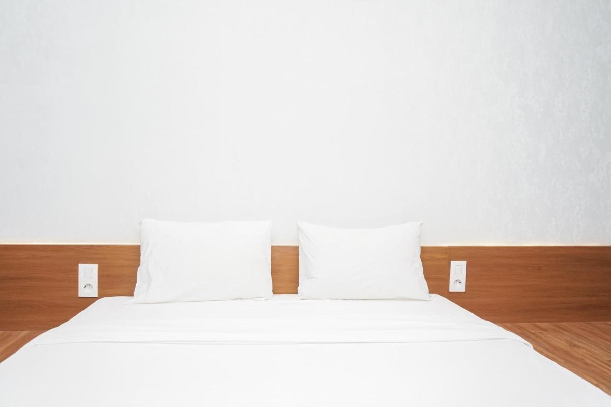 Studio Modern Japanese Style near Aeon BSD at B Residence Apartment By Travelio - Housity
