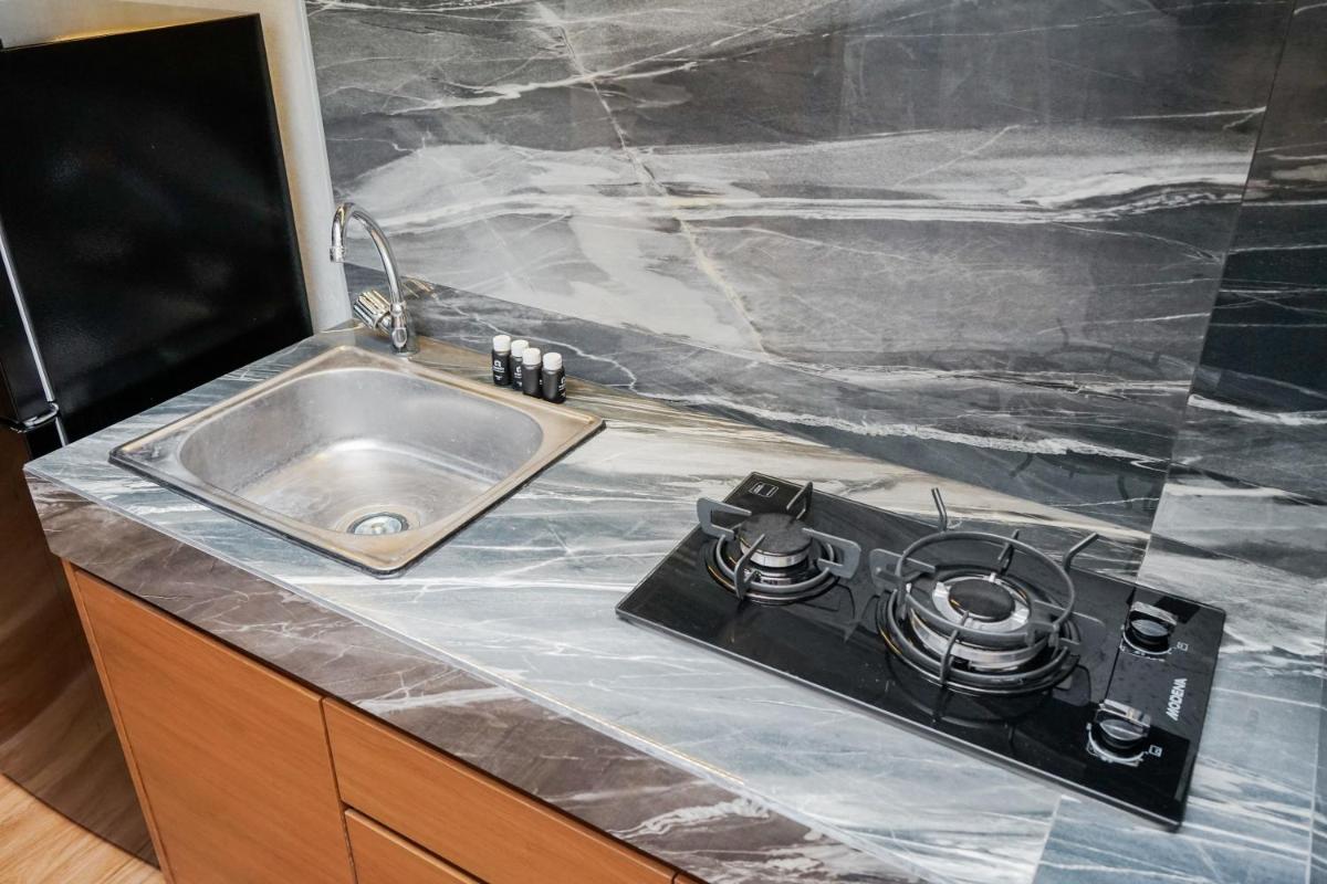 Studio Modern Japanese Style near Aeon BSD at B Residence Apartment By Travelio - Housity