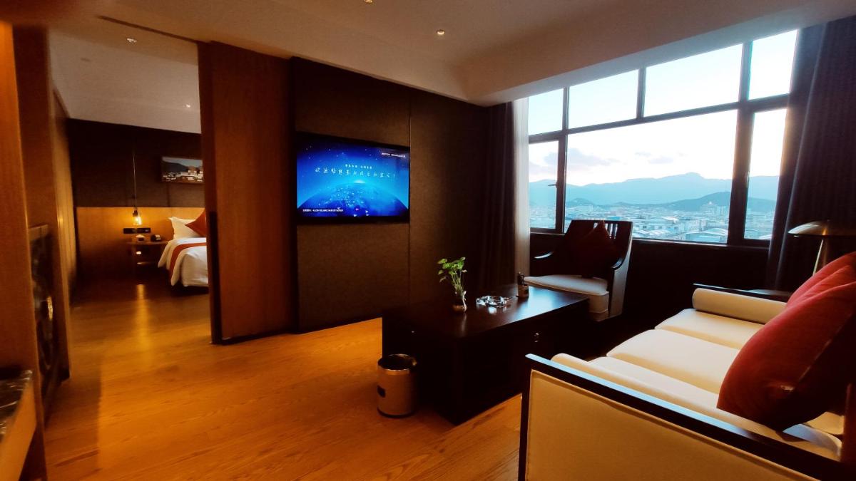 Ramada by Wyndham Diqing - Housity
