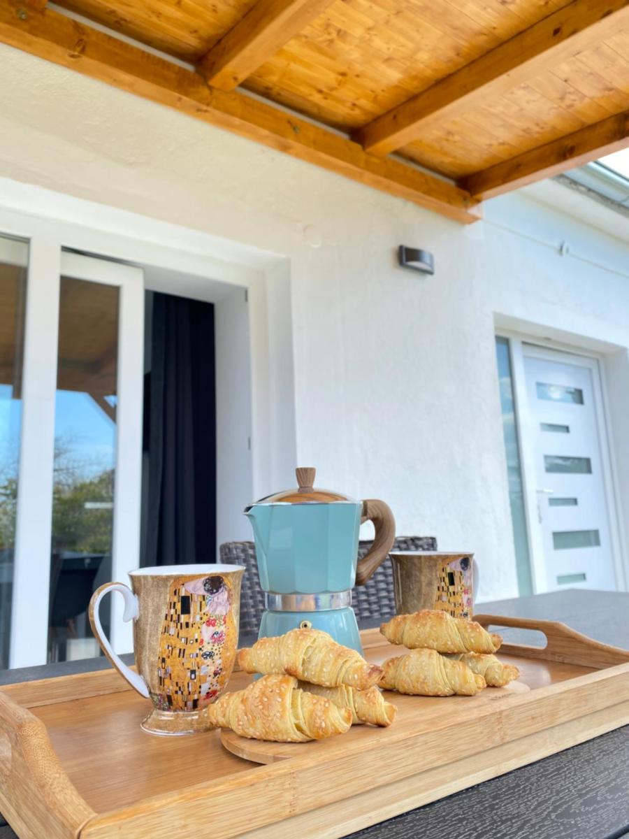 Holiday House Lucia - Housity