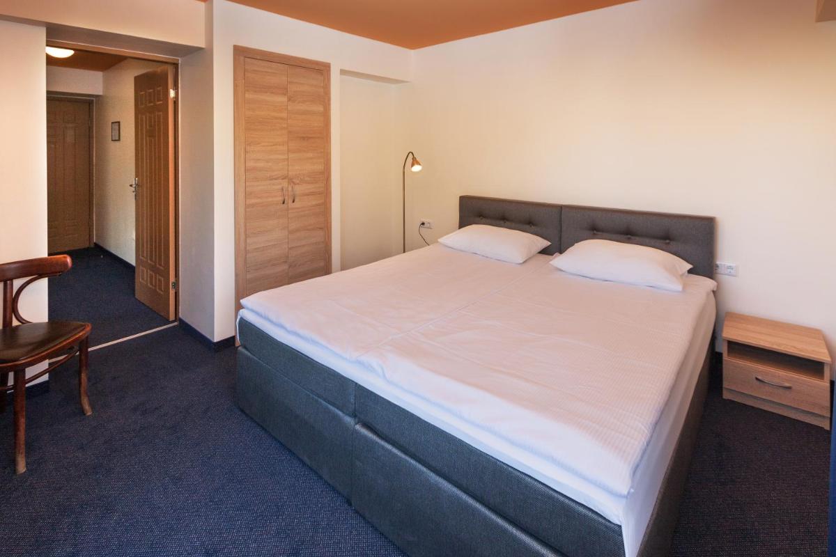 Tauras Center Hotel - Housity