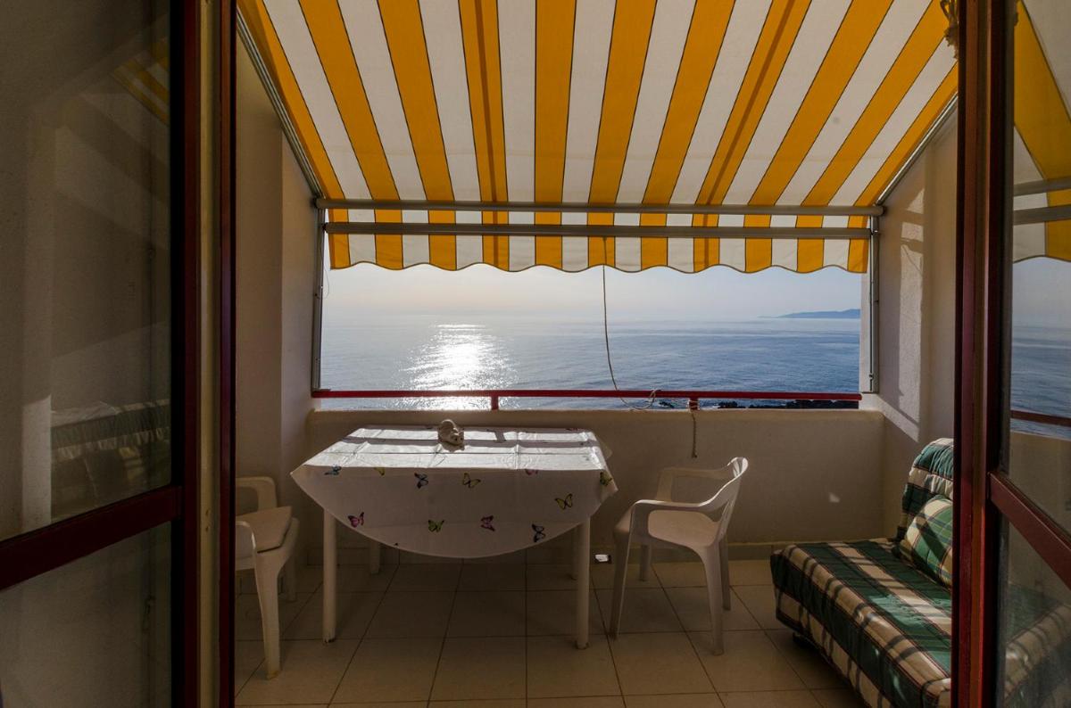 Fantastic studio, 2 min from the beach, sea view ! - Housity