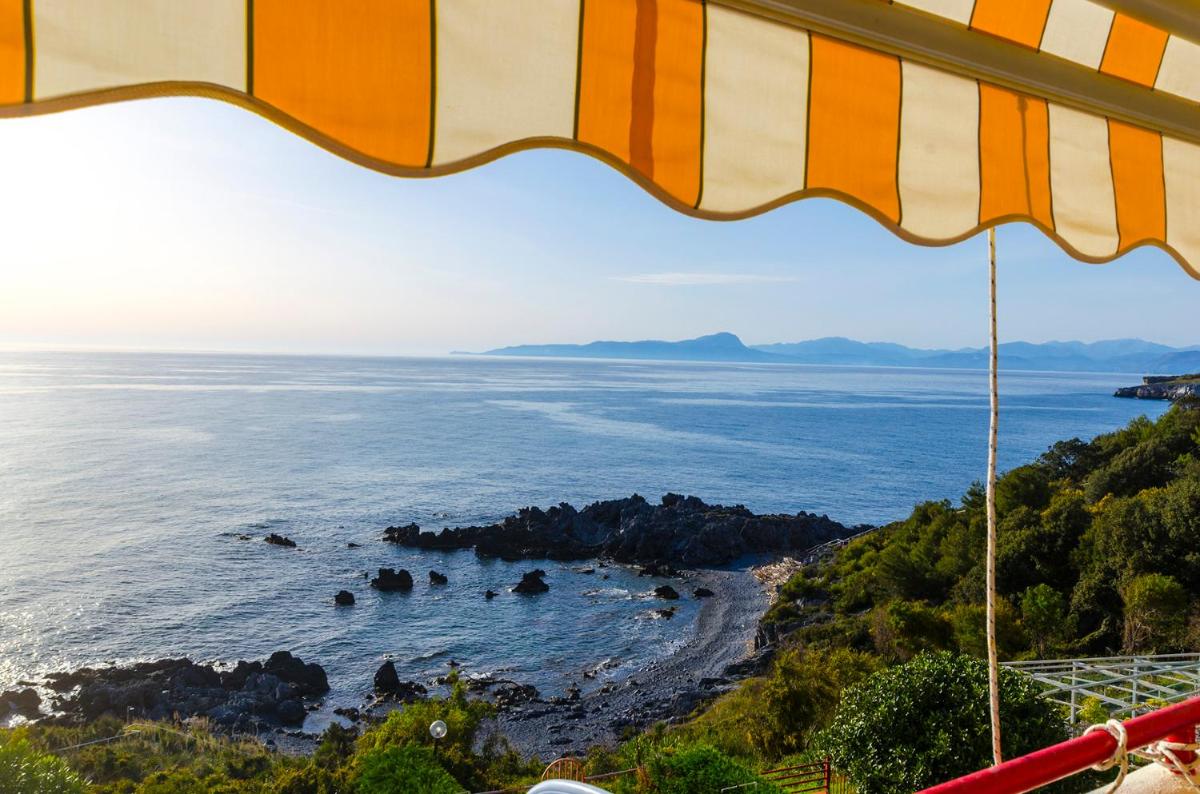 Fantastic studio, 2 min from the beach, sea view ! - Housity