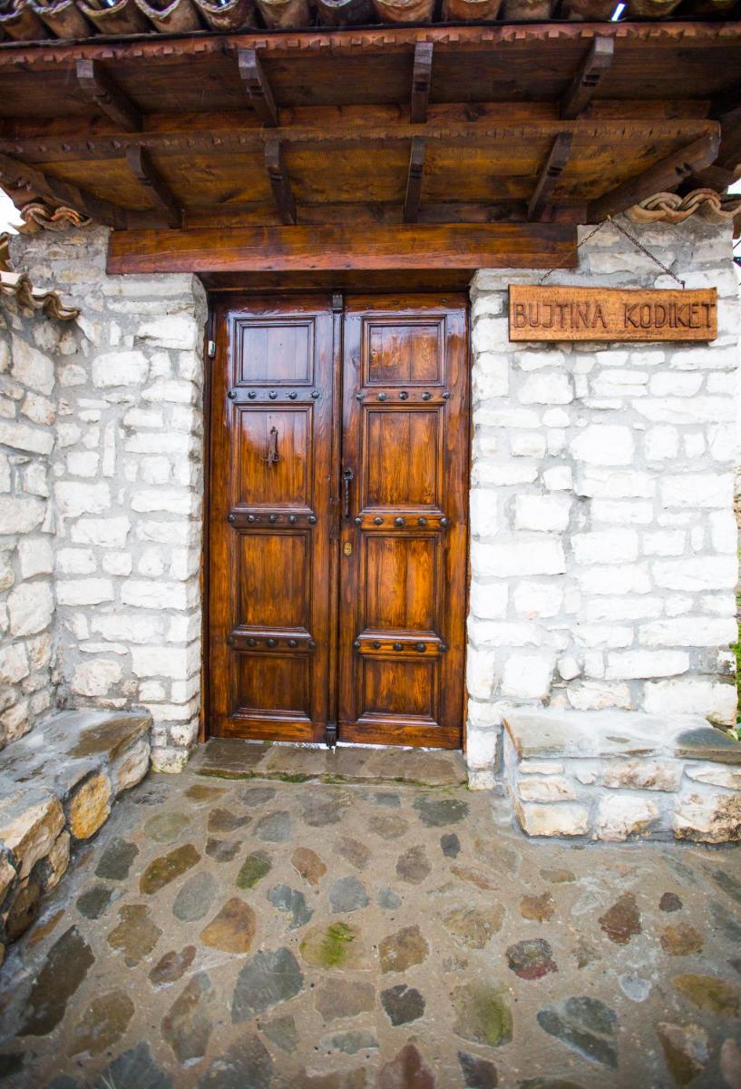 Suitetrails - Bujtina Kodiket Guesthouse