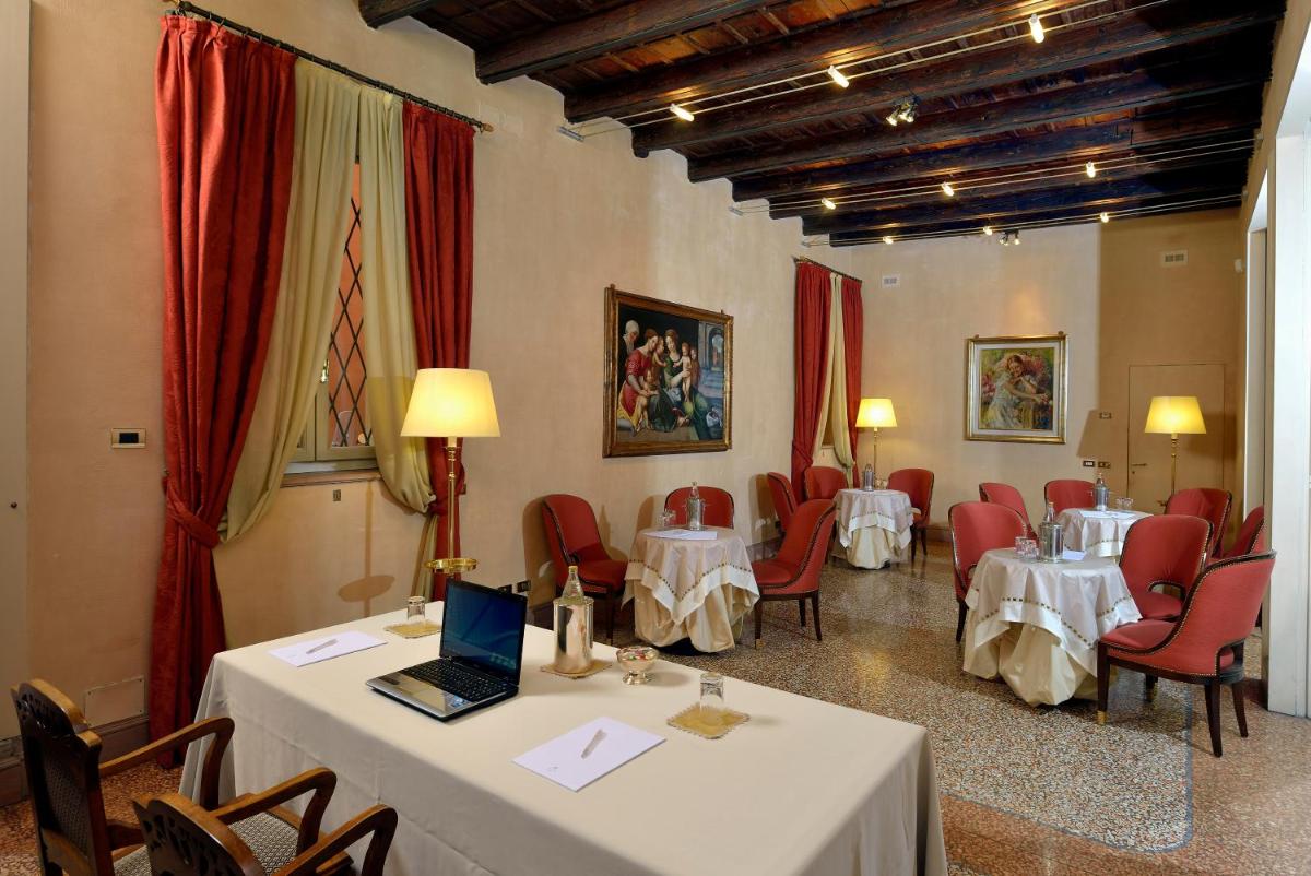 Hotel Corona d'Oro 1890 - Housity