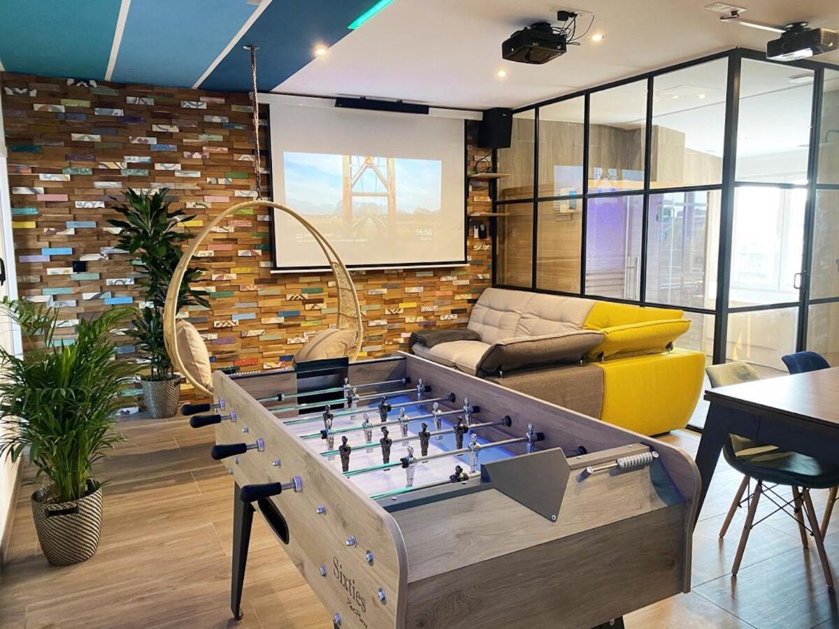 Capsule Gaming balnéo & billard & babyfoot & sauna 2 chambres - Housity