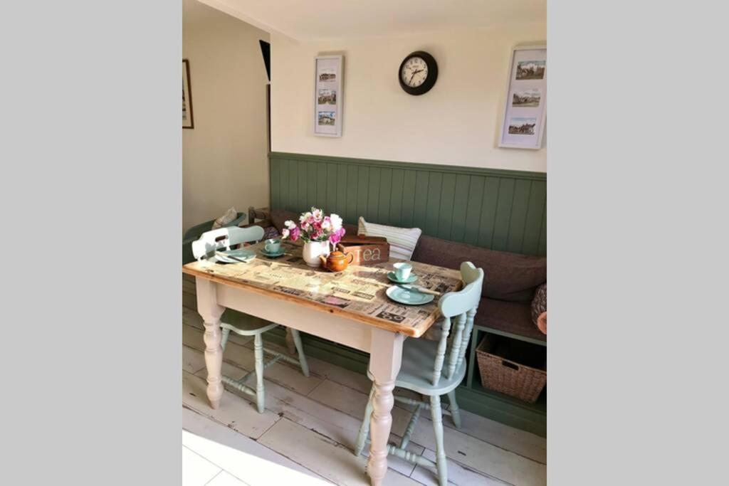 Melford Allotment Shed-Vintage Lodge Suffolk - Housity