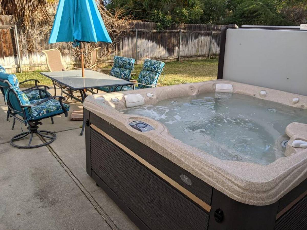 Cozy 2 Bedroom Space with Patio and Hot Tub - Housity