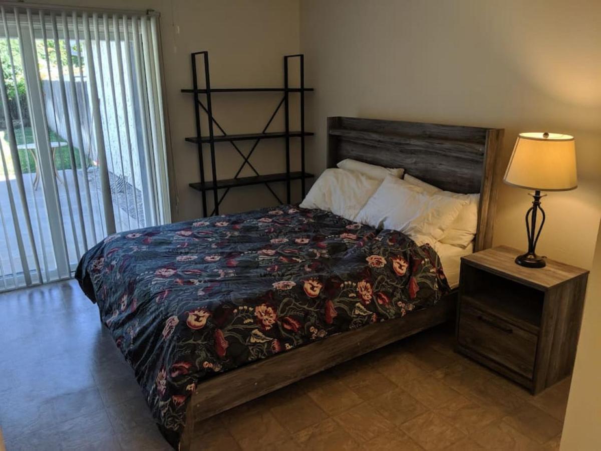 Cozy 2 Bedroom Space with Patio and Hot Tub - Housity