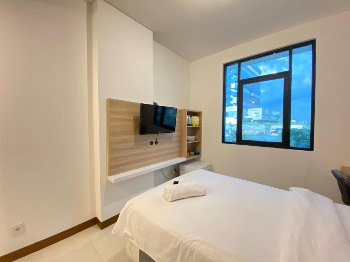Smart Studio Room Semi Apartment at The Lodge Paskal near BINUS University By Travelio - Housity