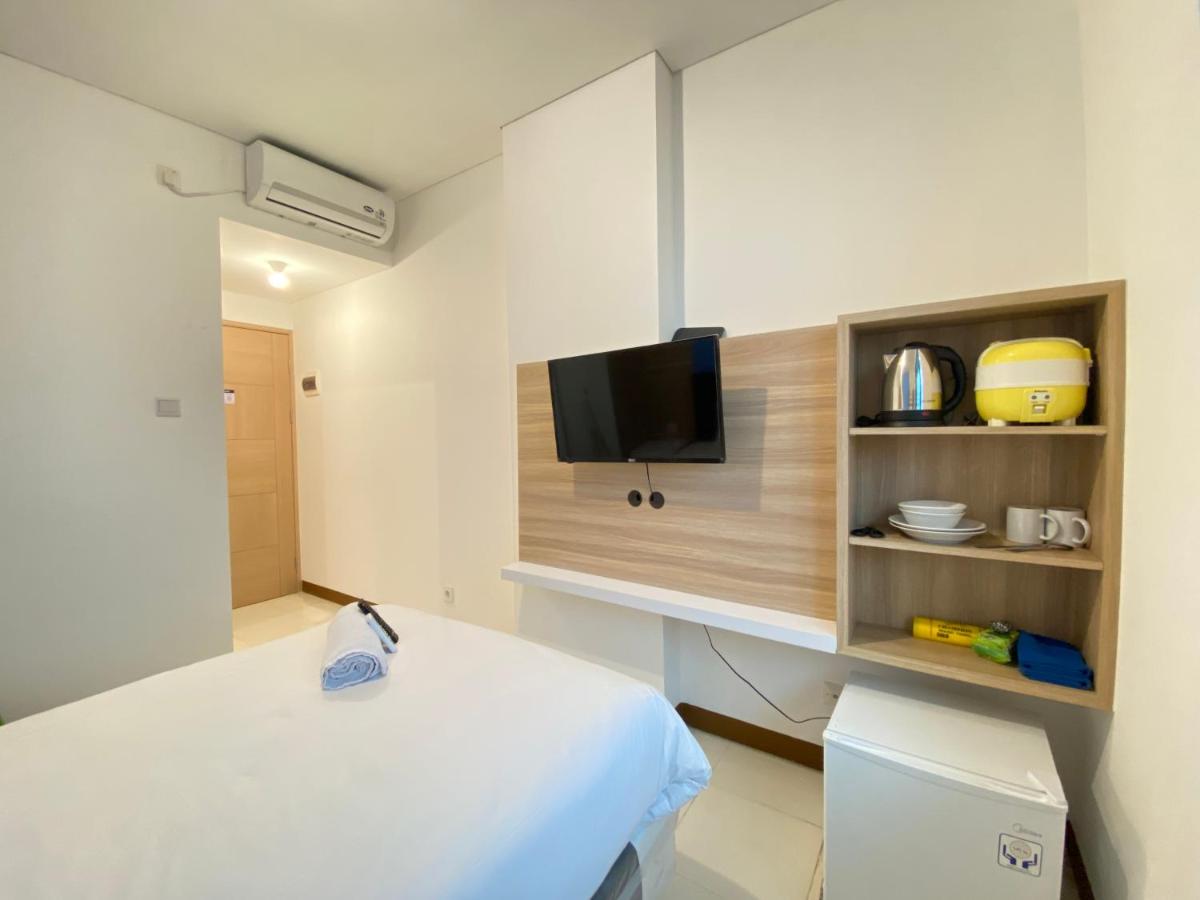 Smart Studio Room Semi Apartment at The Lodge Paskal near BINUS University By Travelio - Housity