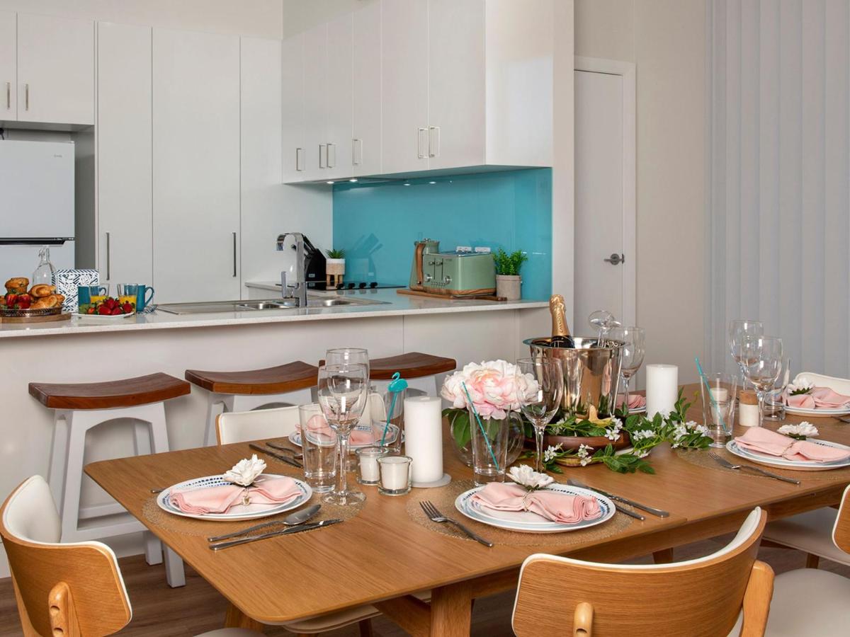 Blue Pelican - Housity