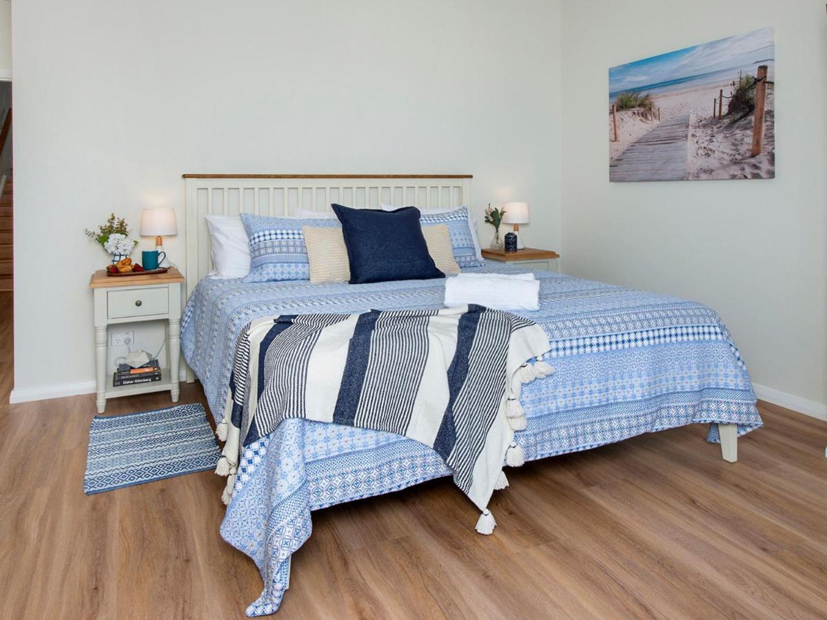 Blue Pelican - Housity