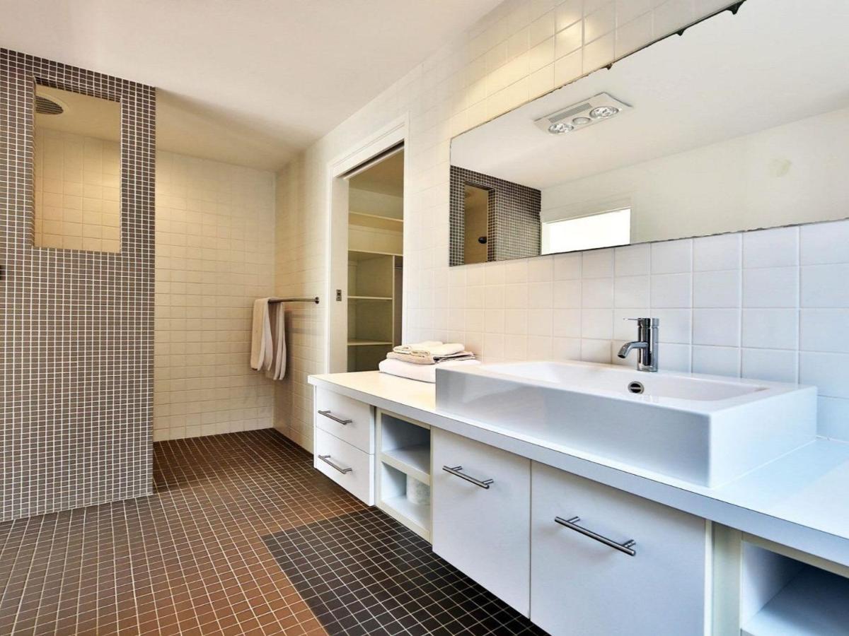 Palm Oasis - Housity