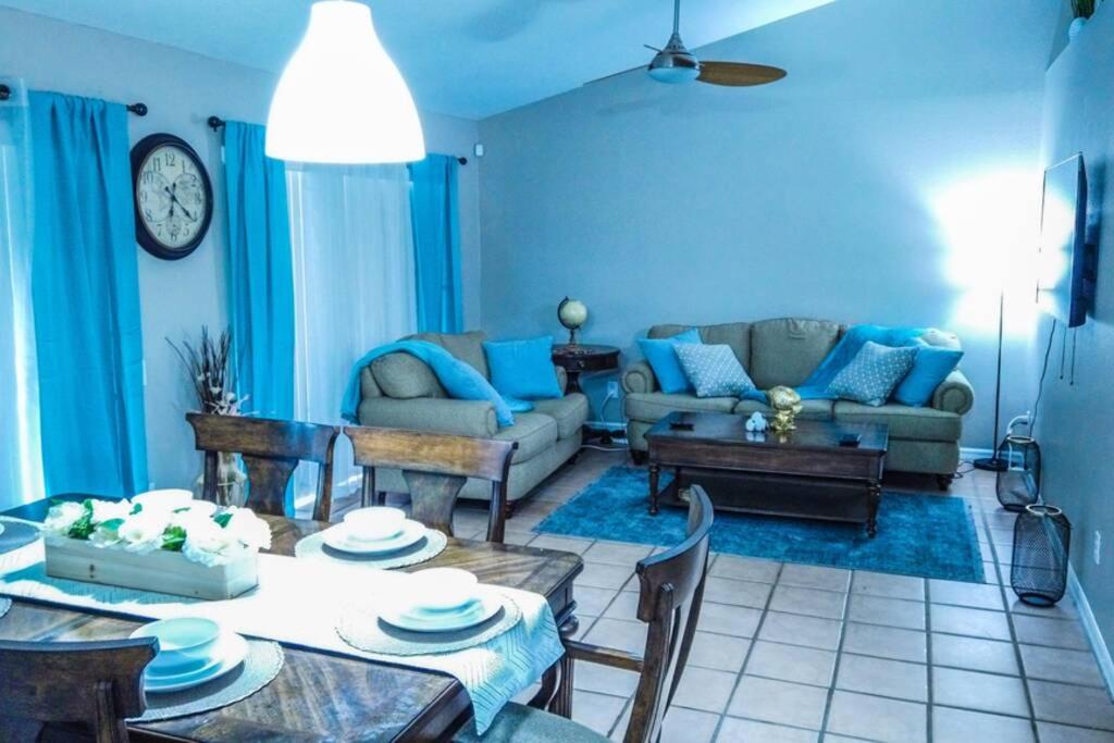 Cozy Pool House Close to all Attractions in Tampa - Housity