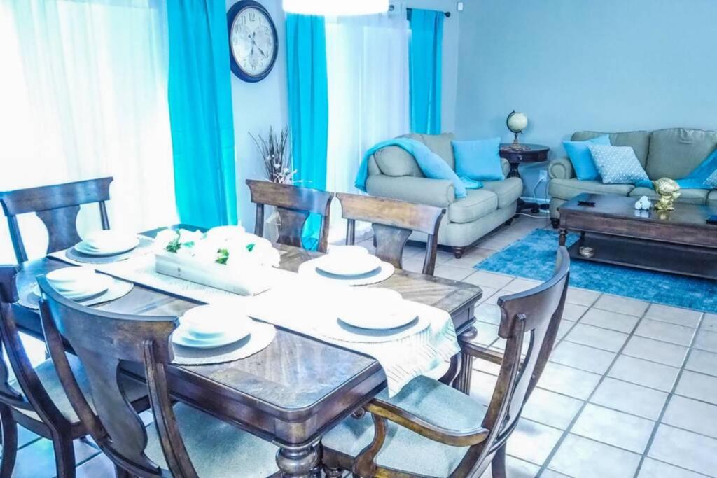 Cozy Pool House Close to all Attractions in Tampa - Housity
