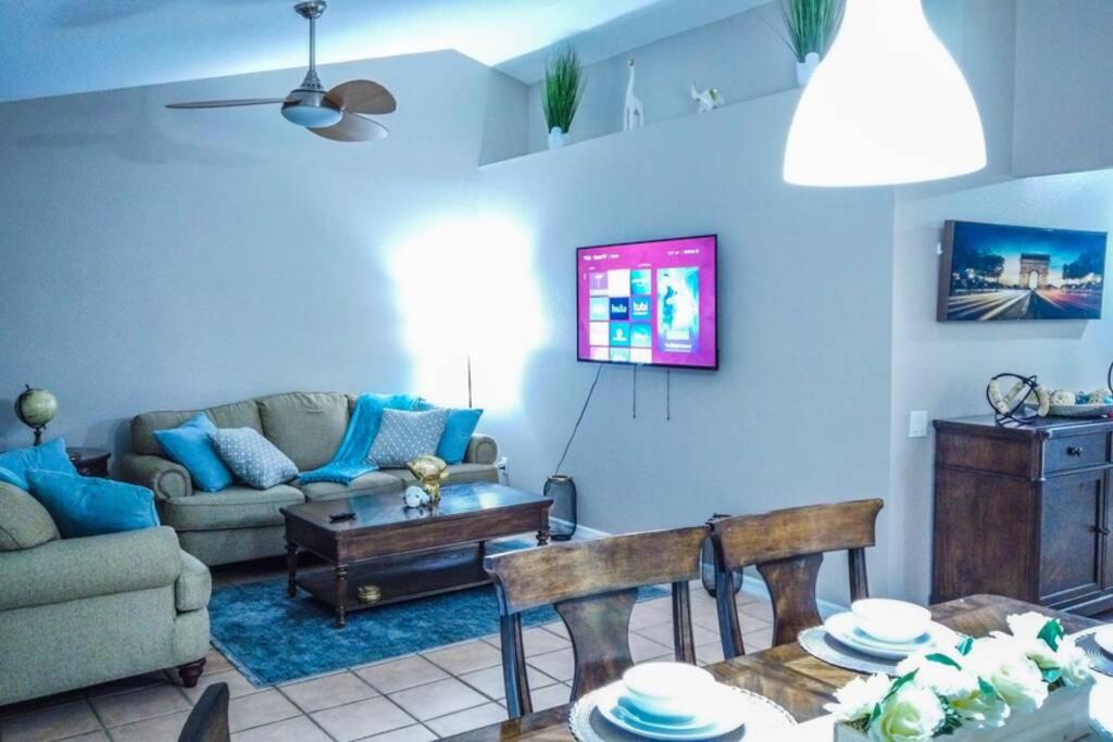 Cozy Pool House Close to all Attractions in Tampa - Housity