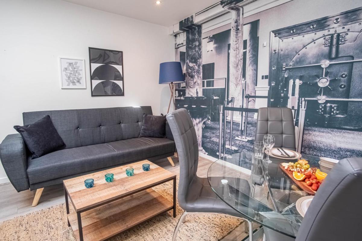 Luxe Apartments Near Albert Docks - 3 Graces - Liverpool One - Business, Contract & Corporate Ready - Housity